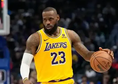 米乐体育官网-詹姆斯首节出战10分钟，投篮6中3得到10分2篮板4助攻2抢断